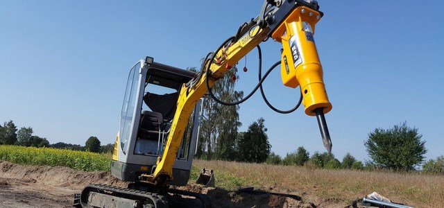 Inwestycja w młot wyburzeniowy do koparki.