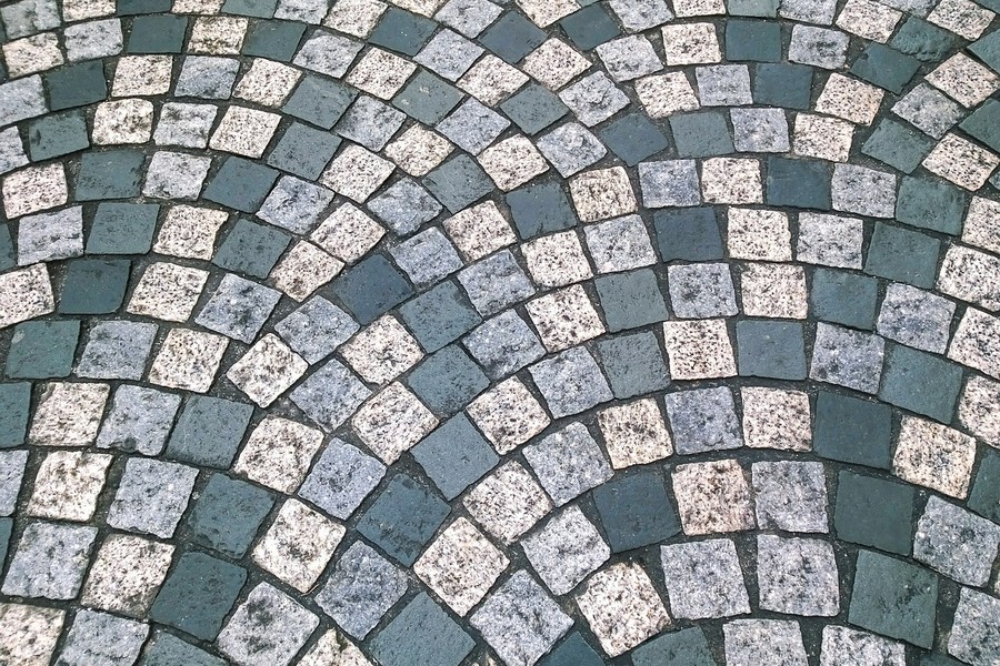 Jak powstaje kostka brukowa