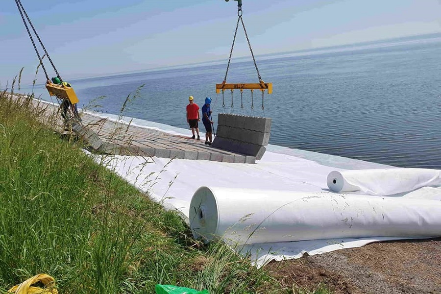 Zastosowanie geowłókniny w branży budowlanej.